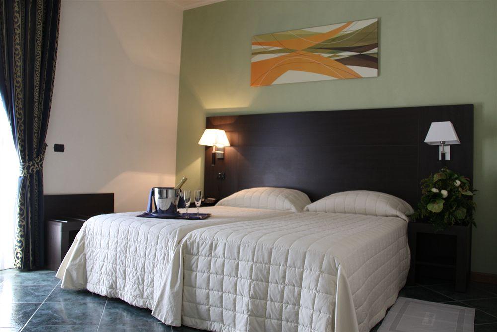 Hotel Palacavicchi Ciampino Buitenkant foto