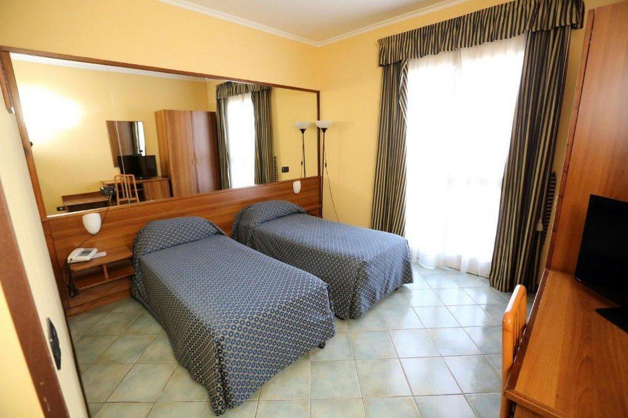 Hotel Palacavicchi Ciampino Buitenkant foto