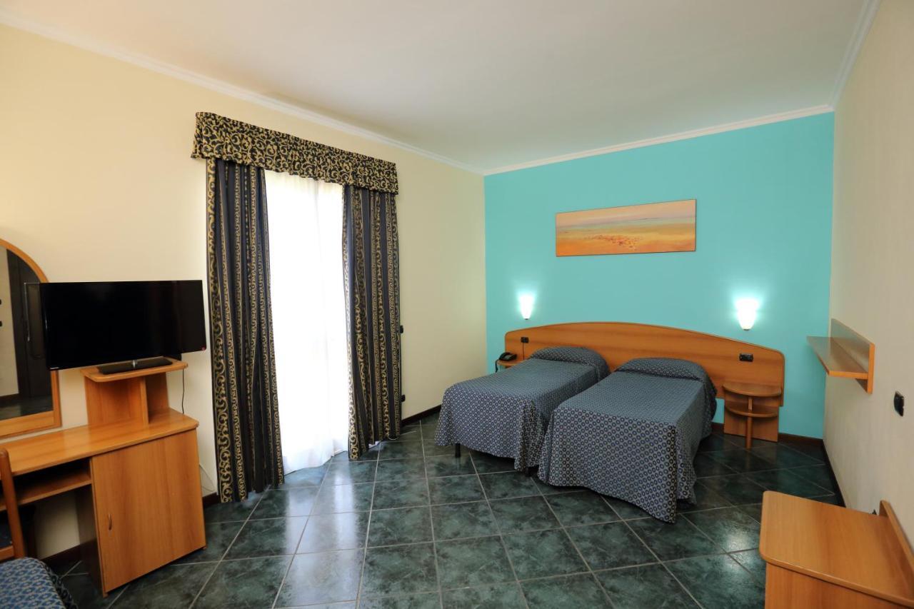 Hotel Palacavicchi Ciampino Buitenkant foto