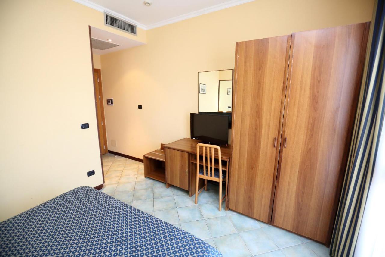 Hotel Palacavicchi Ciampino Buitenkant foto