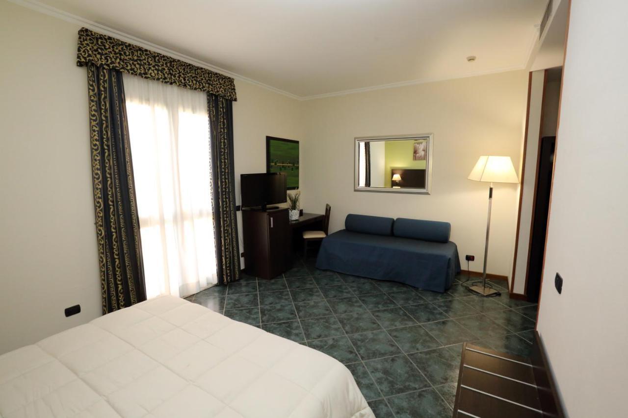 Hotel Palacavicchi Ciampino Buitenkant foto