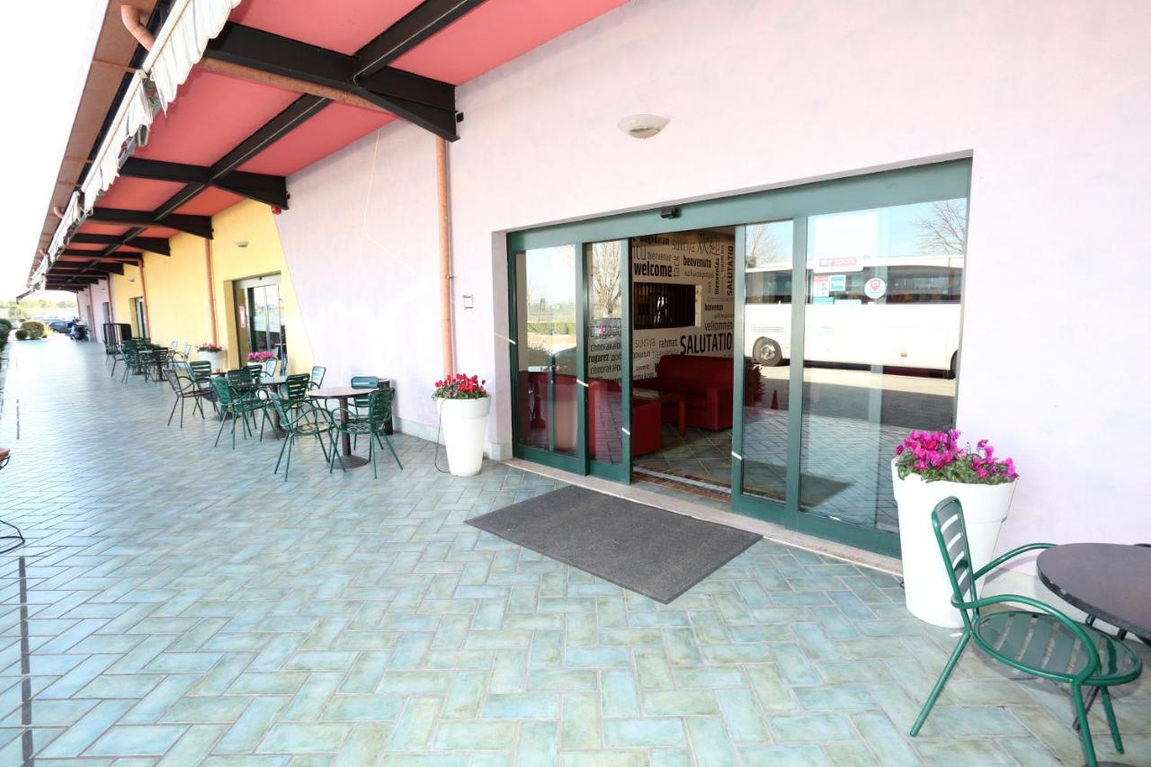 Hotel Palacavicchi Ciampino Buitenkant foto