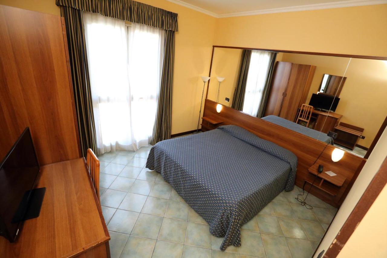 Hotel Palacavicchi Ciampino Buitenkant foto