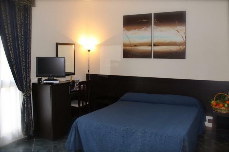 Hotel Palacavicchi Ciampino Buitenkant foto
