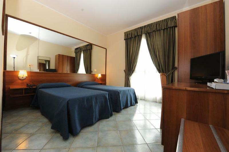Hotel Palacavicchi Ciampino Buitenkant foto